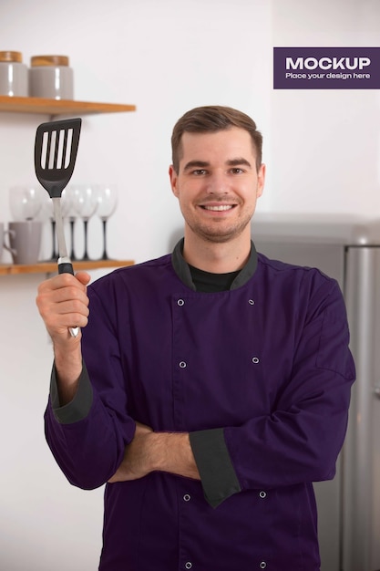 PSD homem com maquete de casaco de chef