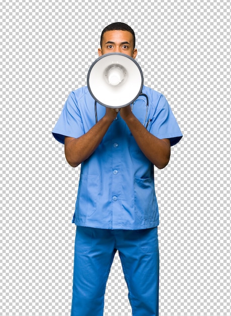 PSD homem de médico cirurgião gritando através de um megafone para anunciar algo