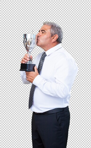 Homem maduro, orgulhoso de seu troféu