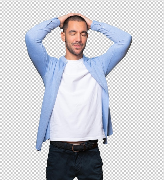 Homem quieto fazendo um gesto de relaxamento