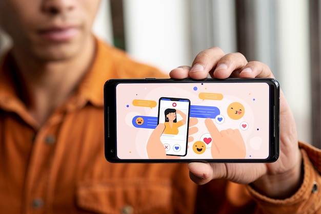 PSD homem segurando um telefone com o conceito de mídia social