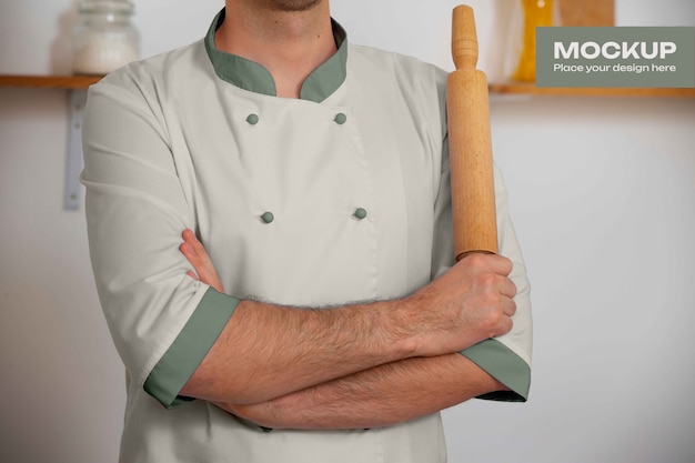 PSD un homme avec une maquette de veste de chef