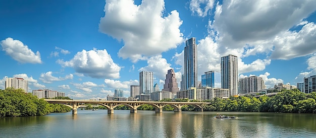 El horizonte de Austin con el puente