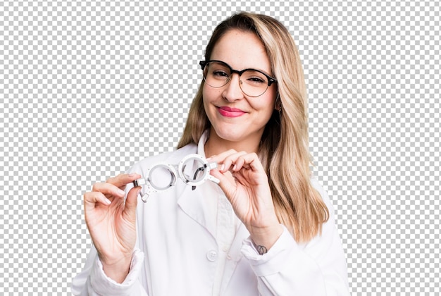 Hübsche blonde Frau mit einem Sehtest