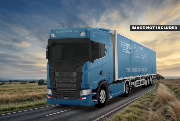 Il camion blu sulla strada