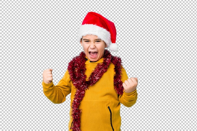 Il ragazzino che celebra il giorno di Natale che porta un cappello di Santa ha isolato incoraggiare spensierato ed eccitato. Concetto di vittoria.