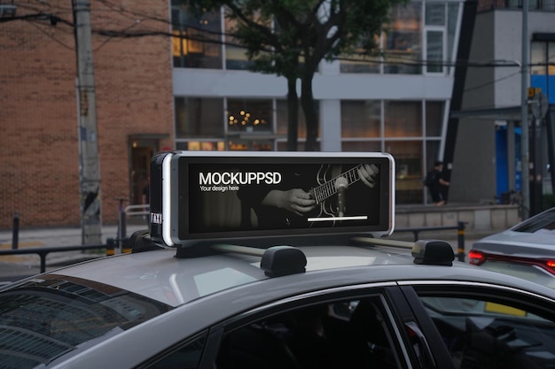 una imagen de una maqueta de taxi al aire libre