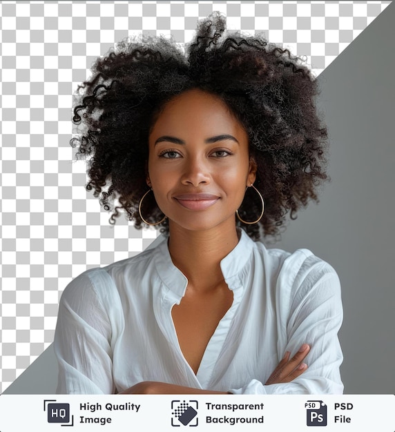 PSD imagen psd mujer empresaria afro chica de negocios sonriendo a la cámara cruzando las manos copia espacio aislado en fondo aislado