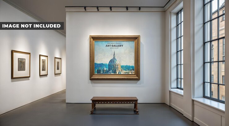 PSD interno della galleria d'arte con dipinti e luce naturale