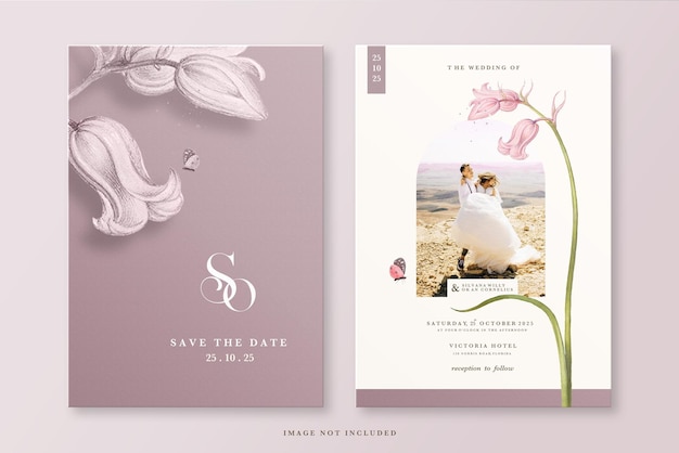 Une invitation de mariage rose et blanche avec une photo d'un couple là-dessus.