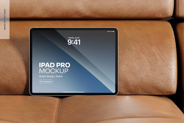 PSD ipad pro horizontal sur le canapé en cuir mockup vue avant