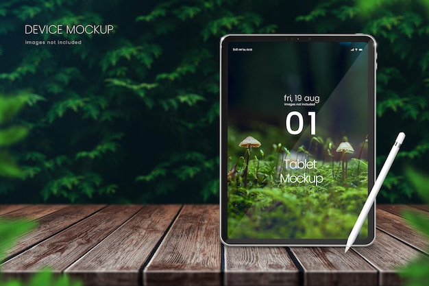 Ipad pro mockup im freien mit grünen blättern im hintergrund