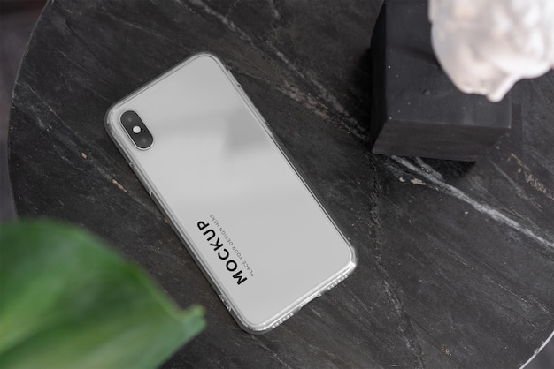 iPhone Xs Clear Case Mockup auf dem Tisch