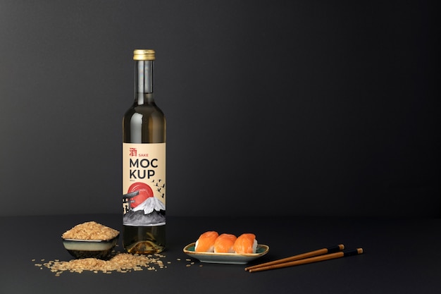 PSD japanische sake-flasche mit sushi