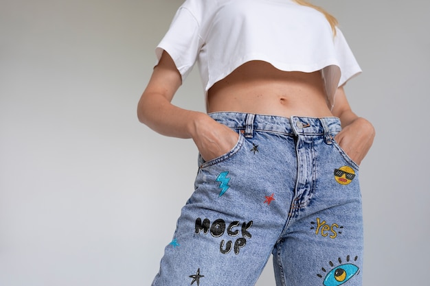 Jeans mit stickerei-modell