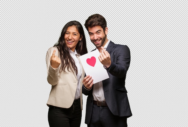 Jeune Couple En Saint Valentin Invitant à Venir