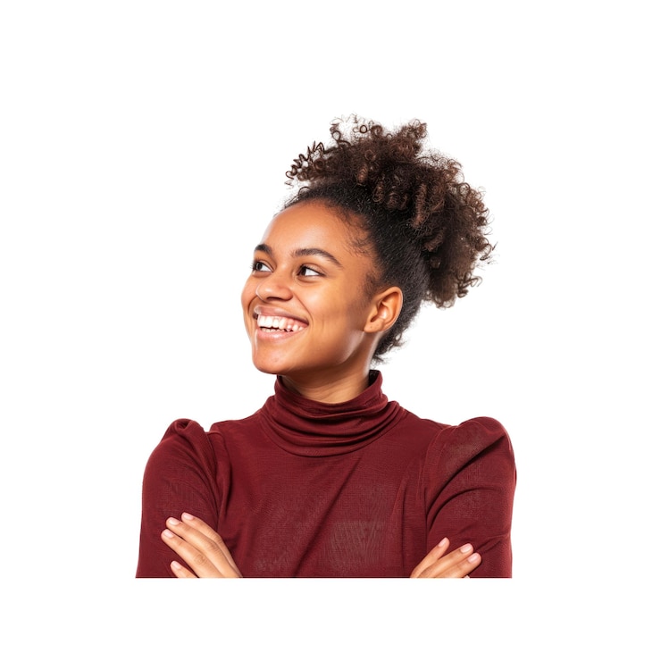 PSD une jeune femme afro-américaine heureuse souriant sur un fond blanc
