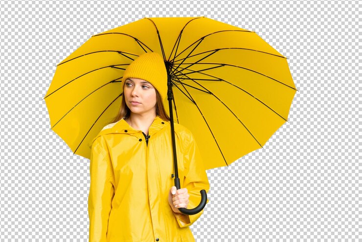 PSD une jeune femme blonde sur un fond de clé chrome isolé