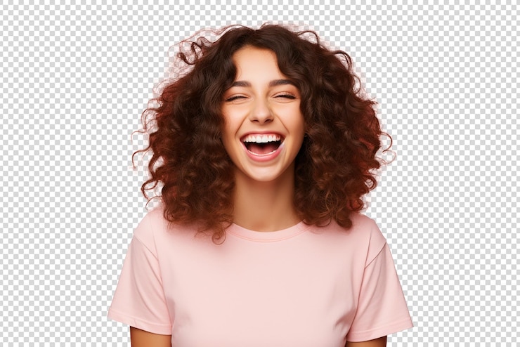 PSD une jeune femme heureuse isolée sur un fond transparent