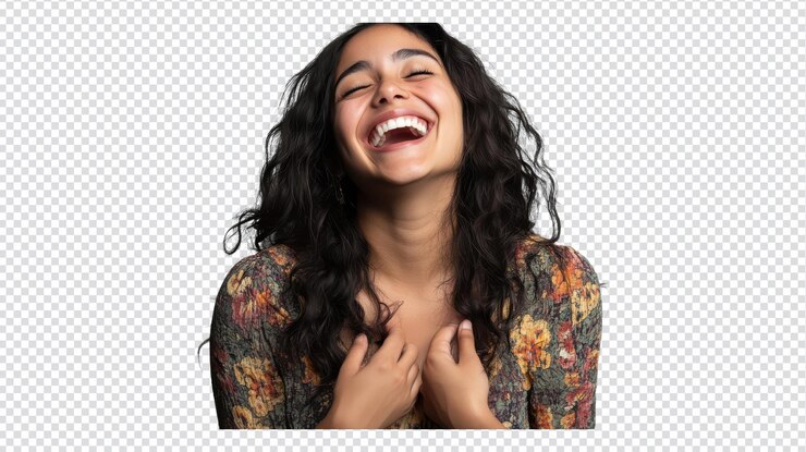 PSD jeune femme hispanique joyeuse riant avec les mains sur le visage parfait pour les thèmes du bonheur et de la positivité dans les projets de marketing et de design