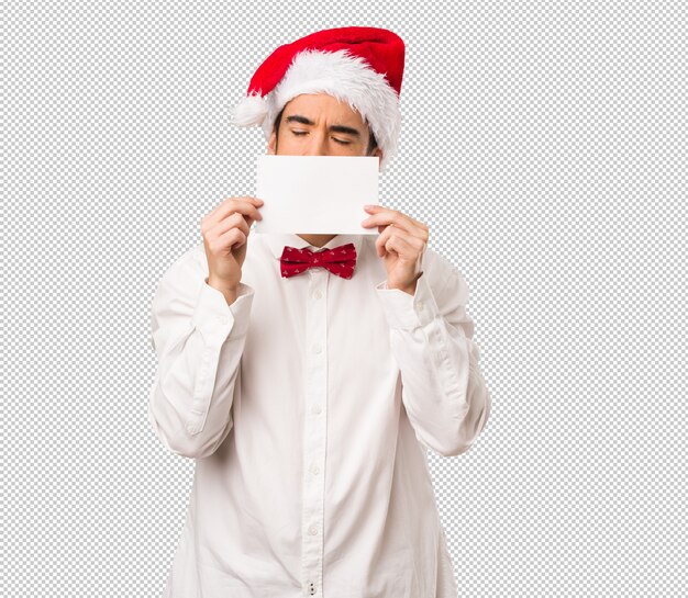 Jeune Homme Coiffé D'un Chapeau De Père Noël Le Jour De Noël