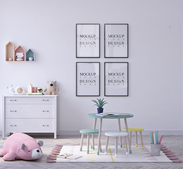 Joli Petit Jardin D'enfants En Classe Avec Maquette Encadrée Par Affiche