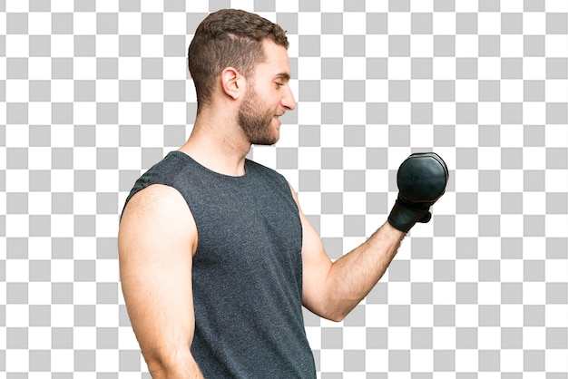 Jovem a fazer desporto de levantamento de pesos sobre fundo de chave de croma isolado com expressão feliz