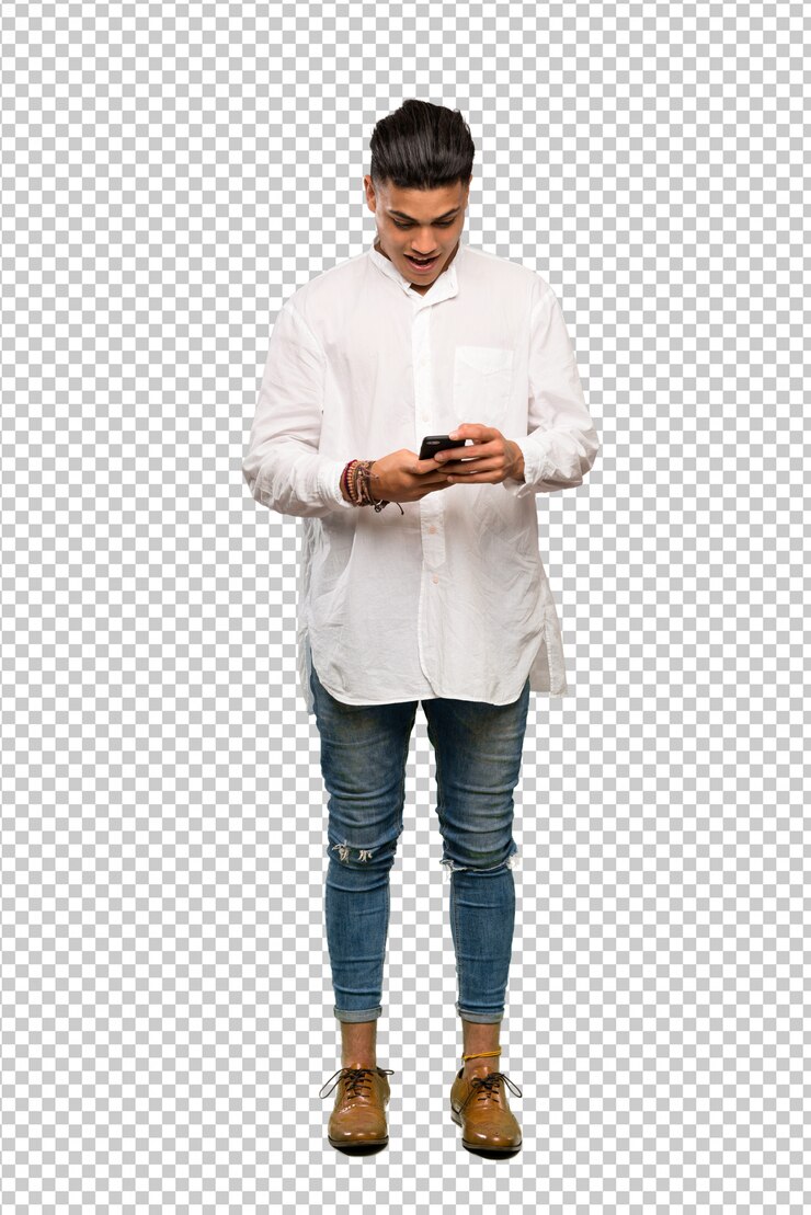 PSD jovem, enviando uma mensagem com o celular
