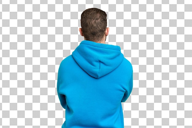 Jovem homem loiro bonito sobre fundo de chave de croma isolado na posição traseira