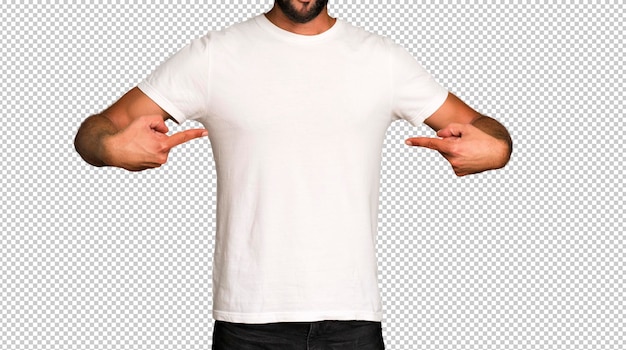 Jovem louco barbudo e expressivo vestindo uma camiseta vazia em branco simulada