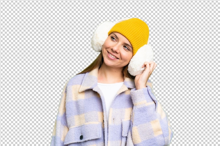 PSD jovem mulher loira vestindo muffs de inverno sobre isolado chroma chave fundo pensando uma ideia