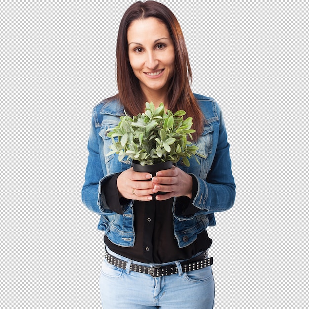 Jovem mulher segurando uma planta