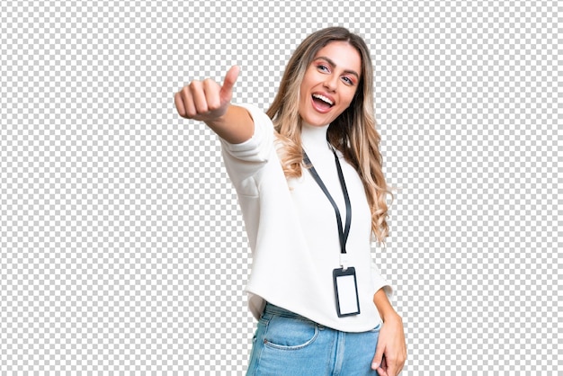 PSD jovem mulher uruguaia com cartão de identidade sobre um fundo isolado fazendo um gesto de polegar para cima