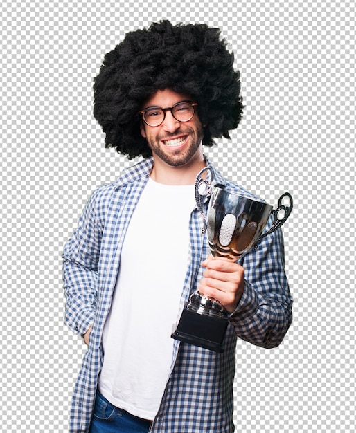 Joven afro ganando un trofeo