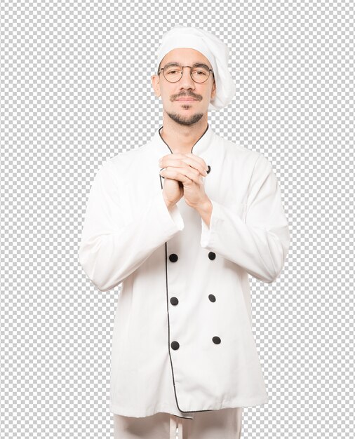 Joven chef haciendo un gesto de trabajo en equipo con sus manos