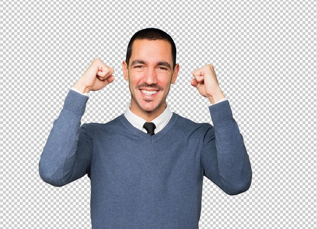Joven competitivo haciendo un gesto de celebración