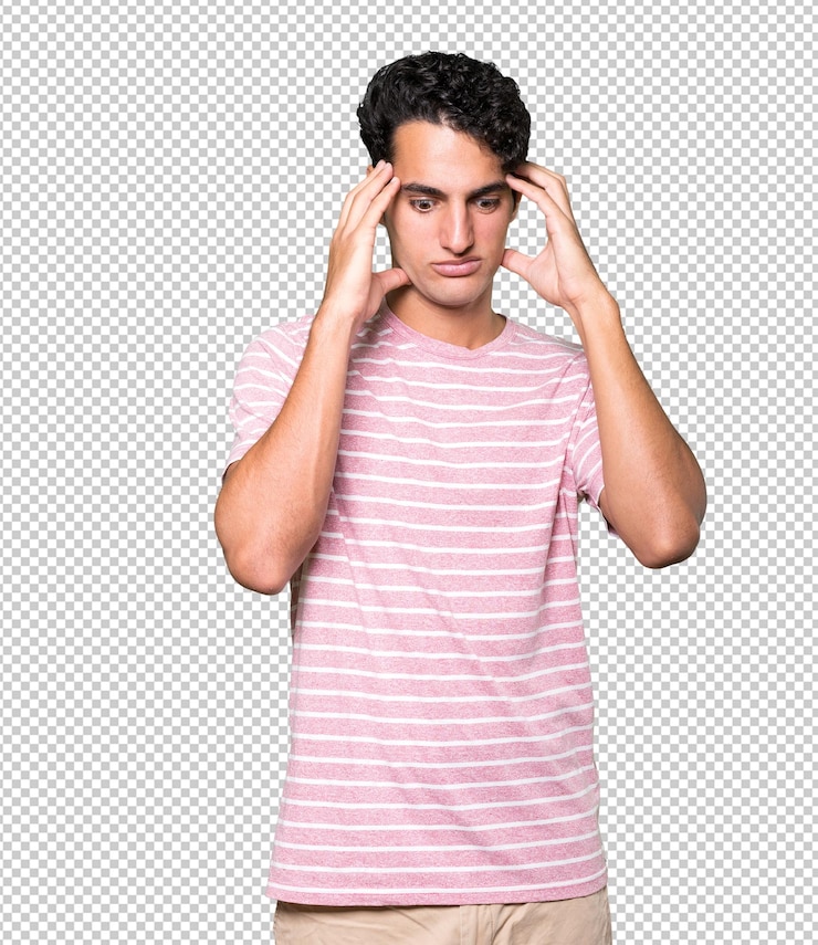 PSD joven deprimido posando contra el fondo