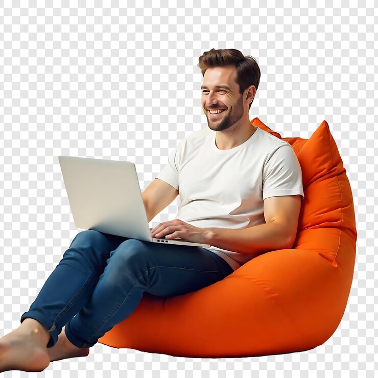 PSD joven feliz sentado en una silla de bolsa usando una nueva computadora portátil