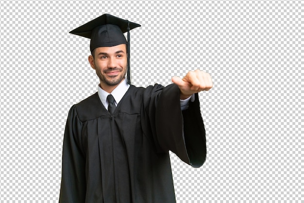 Joven graduado universitario sobre un fondo aislado dando un gesto de pulgar hacia arriba