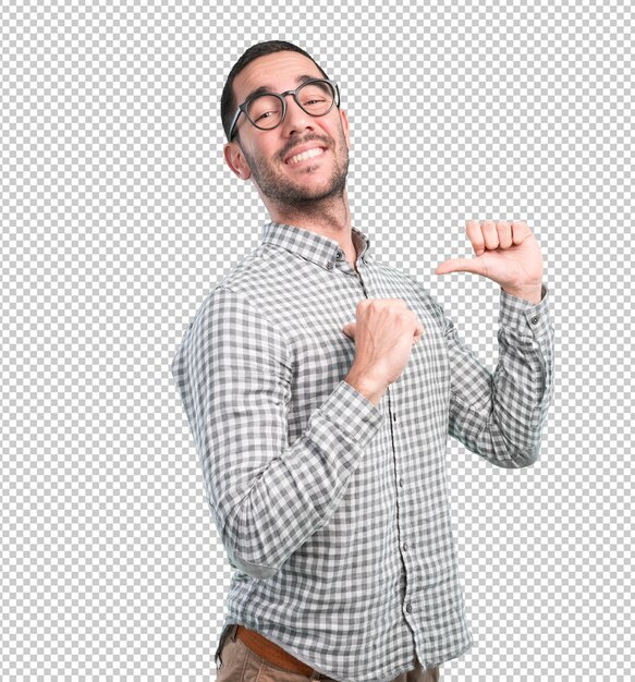 Joven haciendo un gesto arrogante