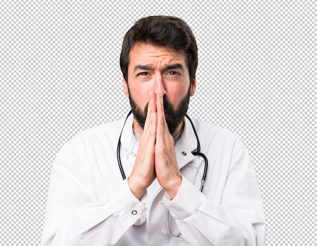 Joven médico suplicando