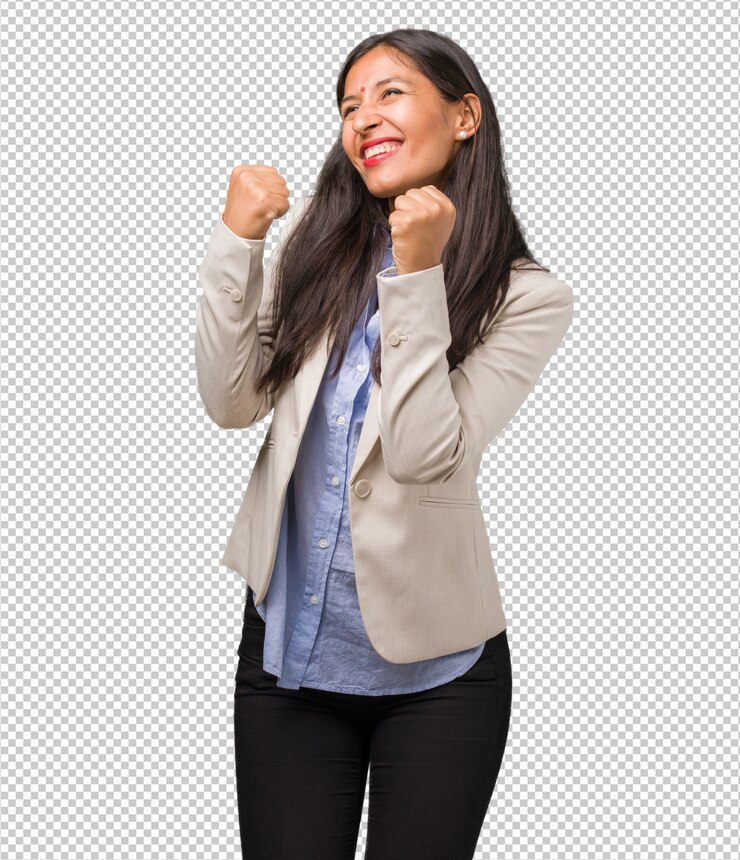 PSD joven mujer india de negocios muy feliz y emocionada