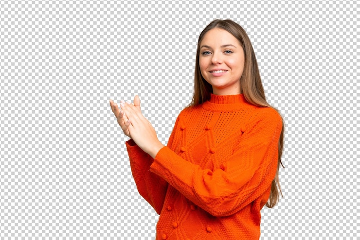 PSD joven mujer rubia sobre aislado fondo clave croma aplaudiendo