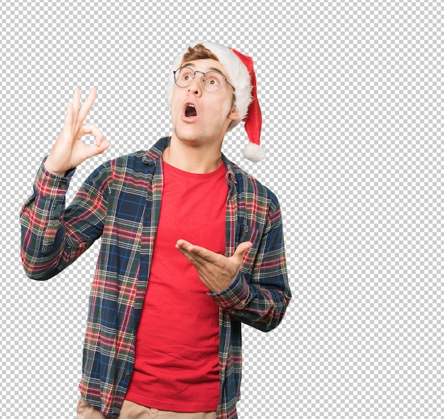 Joven en Navidad haciendo gestos