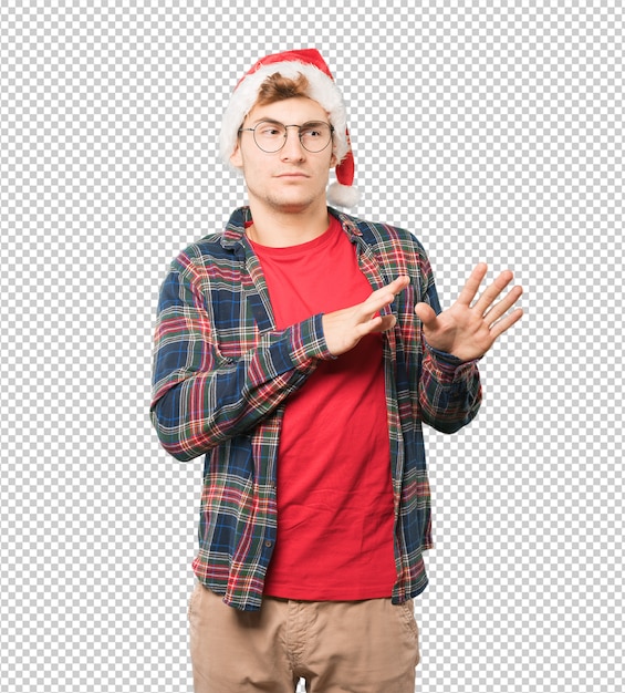Joven en Navidad haciendo gestos