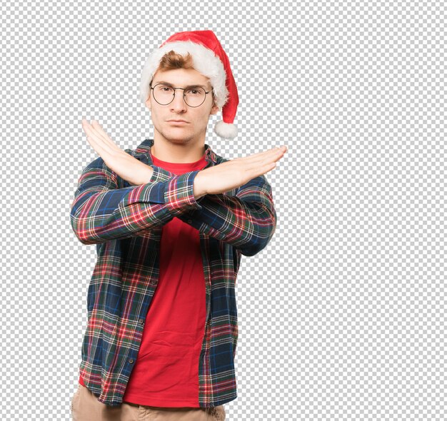 Joven en Navidad haciendo gestos