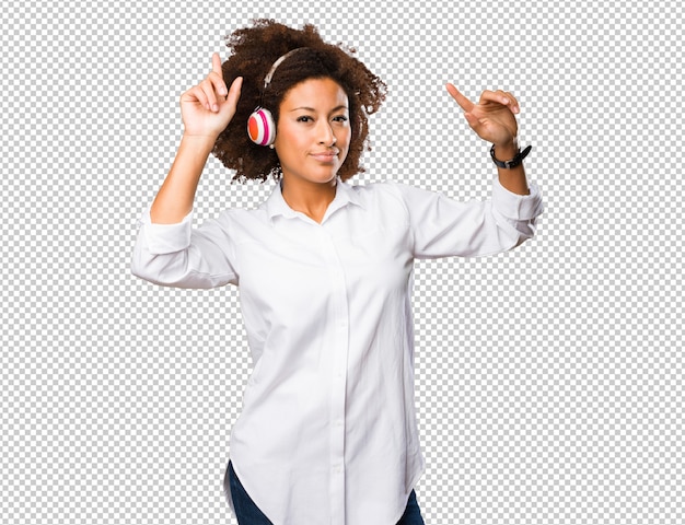 Joven negra con auriculares