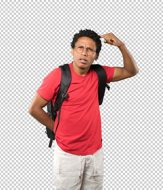 Un joven preocupado haciendo un gesto de confusión.