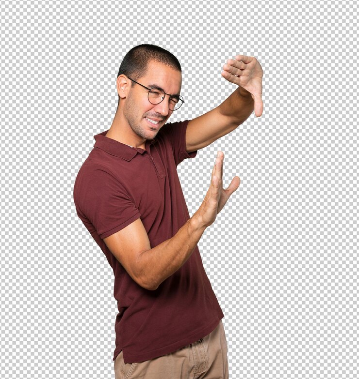 PSD joven sorprendido haciendo un gesto de tomar una foto con las manos