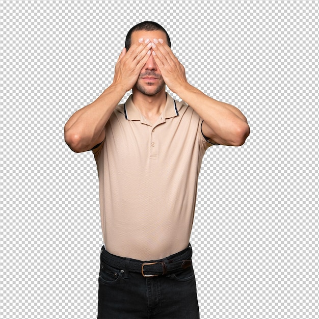 Joven tapándose los ojos con las manos